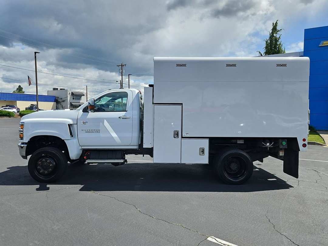 2022 Chevrolet Silverado 4500Hd Work - Image 3