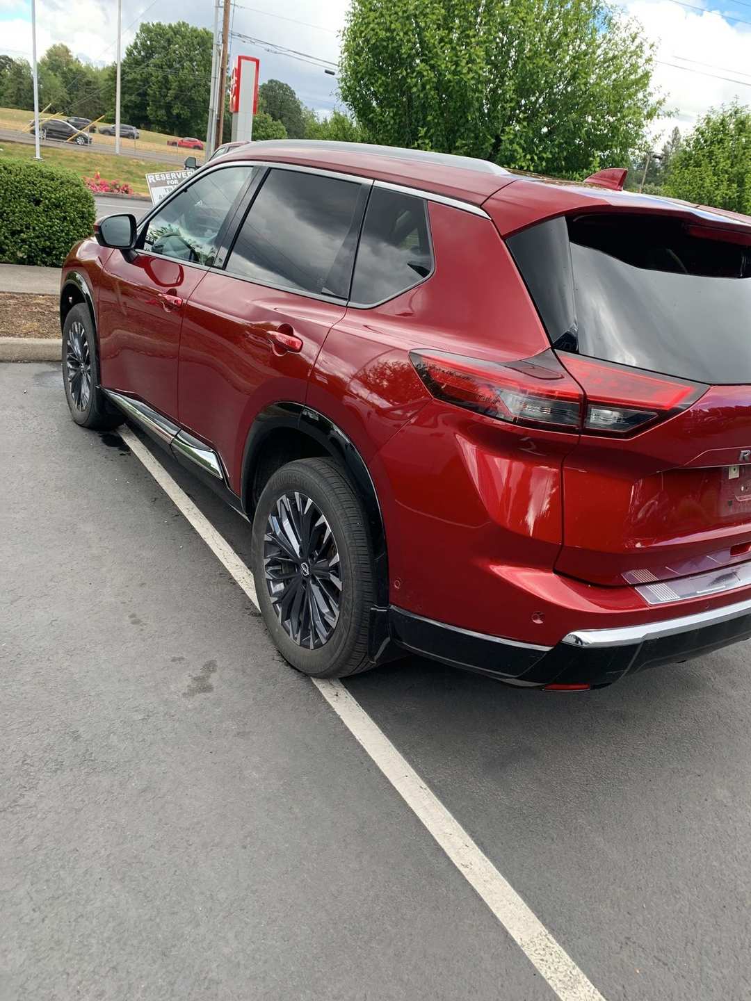 2024 Nissan Rogue Platinum - Image 2