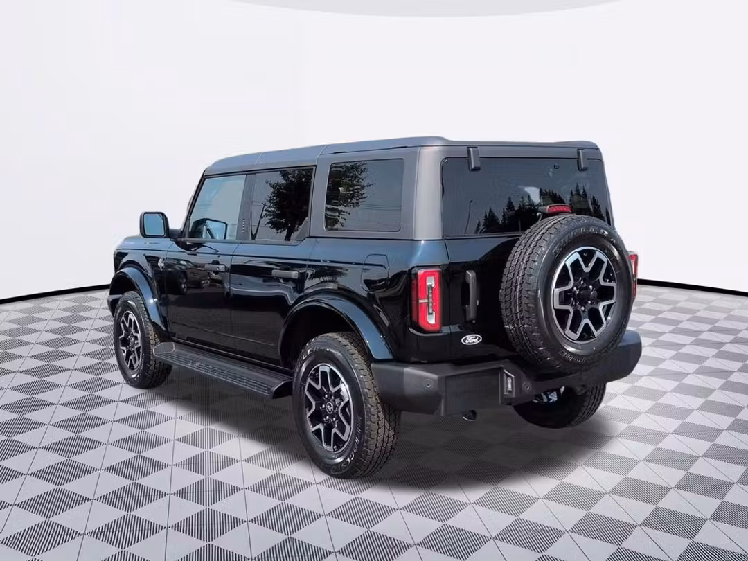 2026 Ford Bronco Outer Banks - Image 3