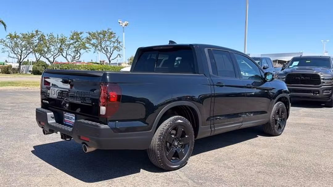 2025 Honda Ridgeline Black Edition - Image 3
