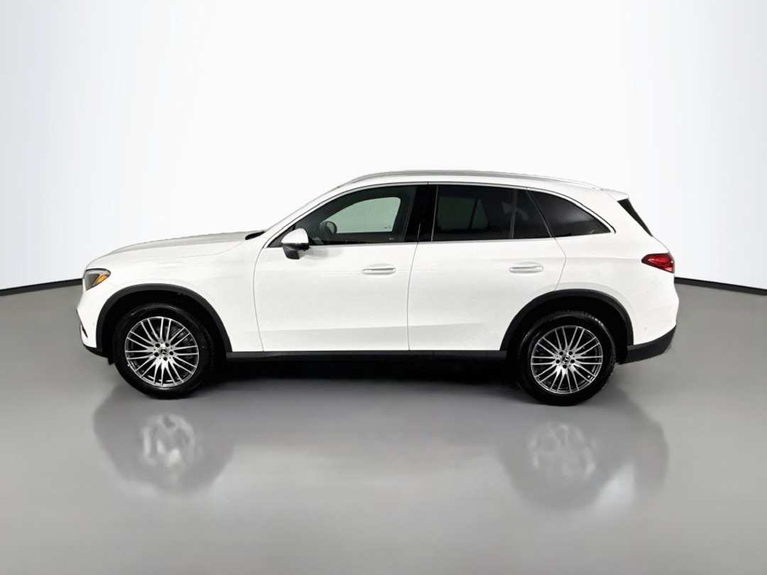 2027 Mercedes-Benz GLC 300 - Image 2