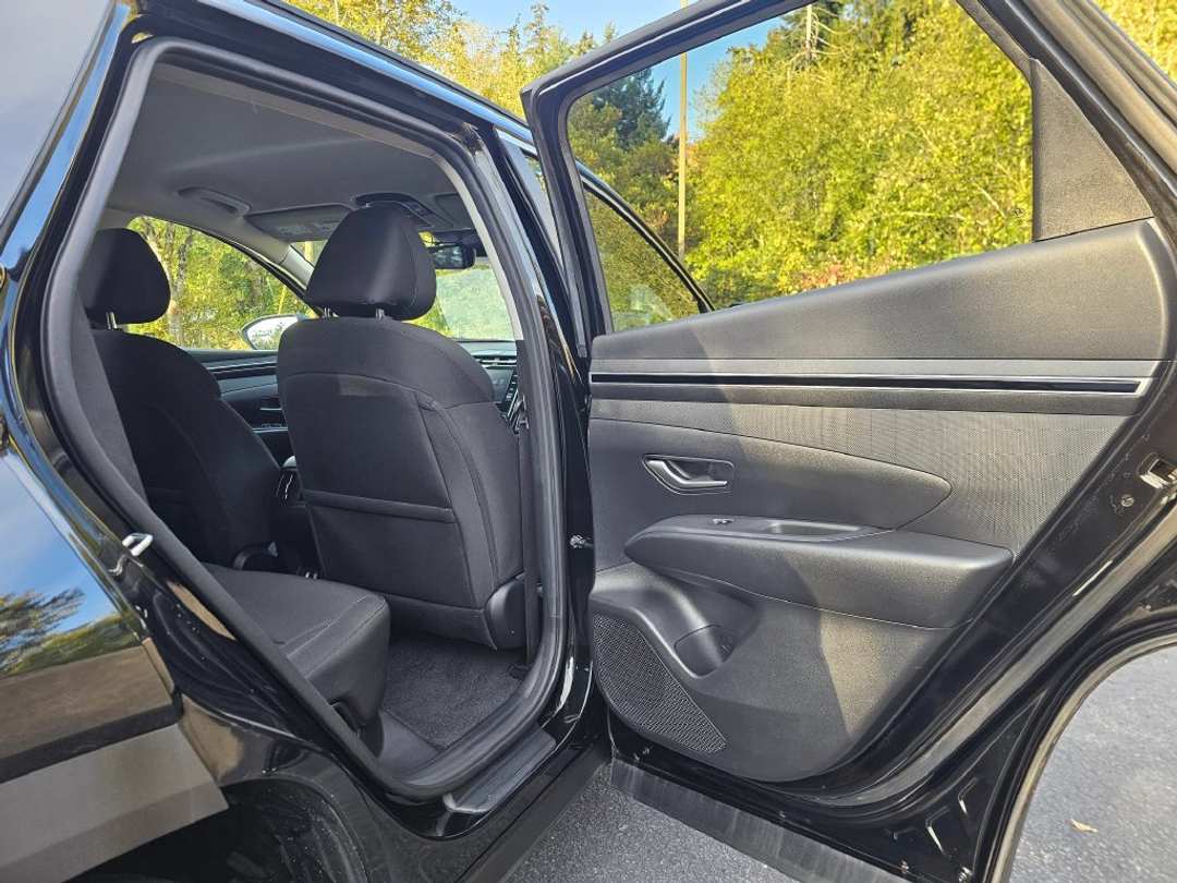 2023 Hyundai Tucson Plug-In Hybrid SEL - Image 2