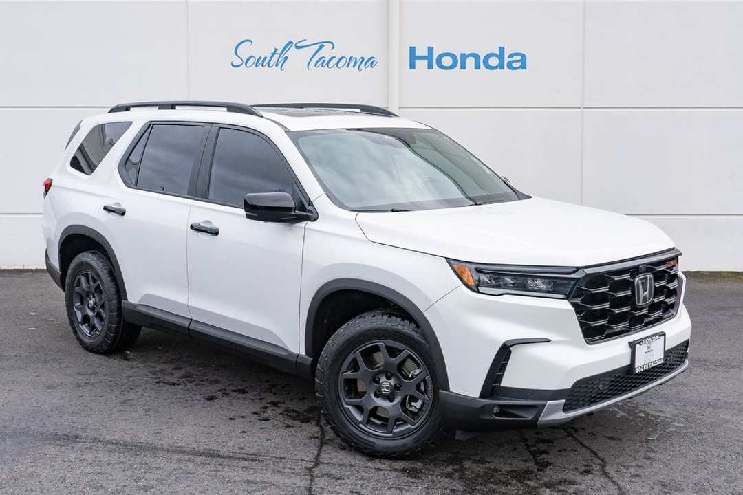 2023 Honda Pilot TrailSport - Image 2