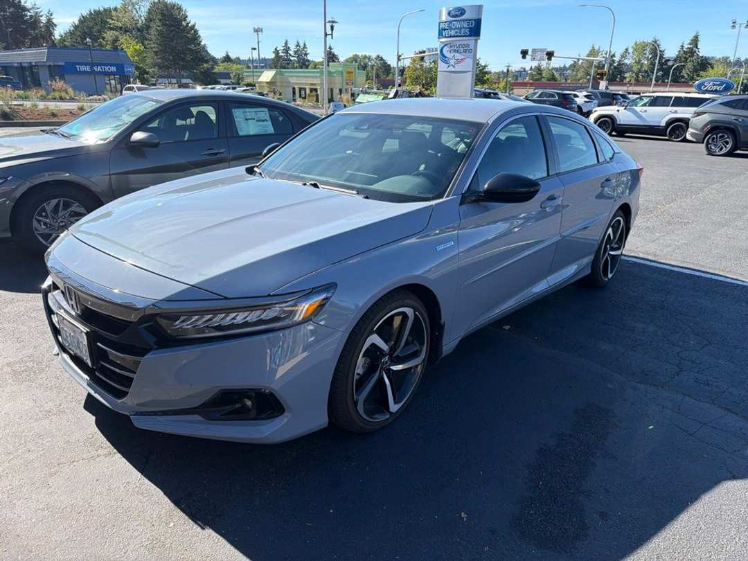 2022 Honda Accord Hybrid Sport - Image 2