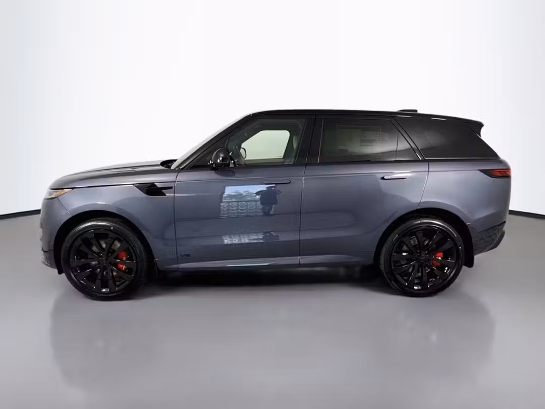 2026 Land Rover Range Rover Sport Dynamic SE - Image 2