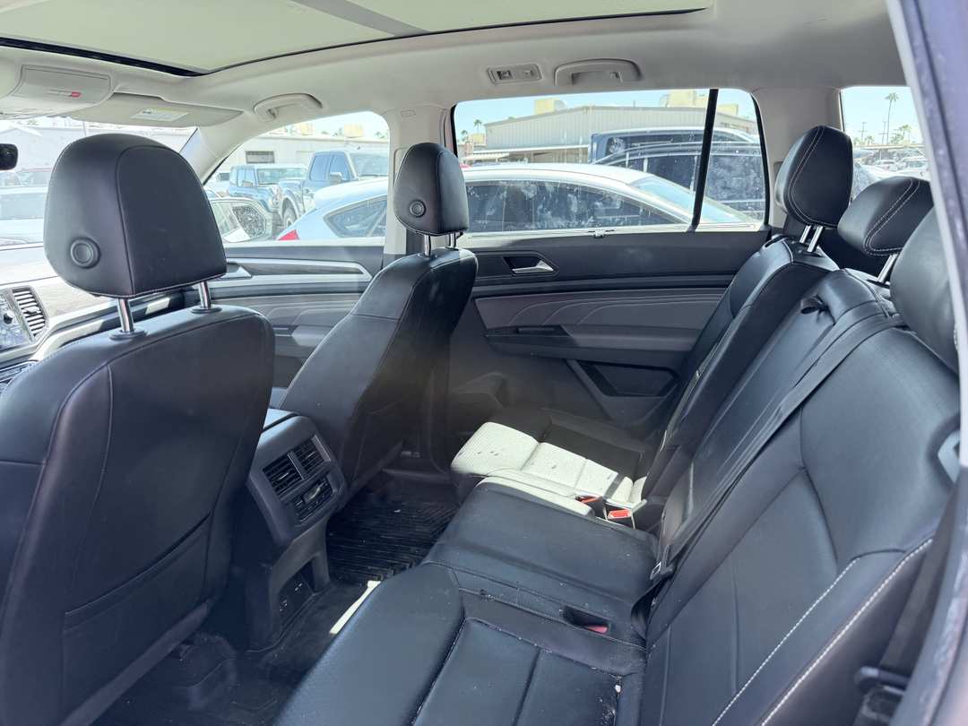 2022 Volkswagen Atlas 3.6L V6 SE w/Technology - Image 3