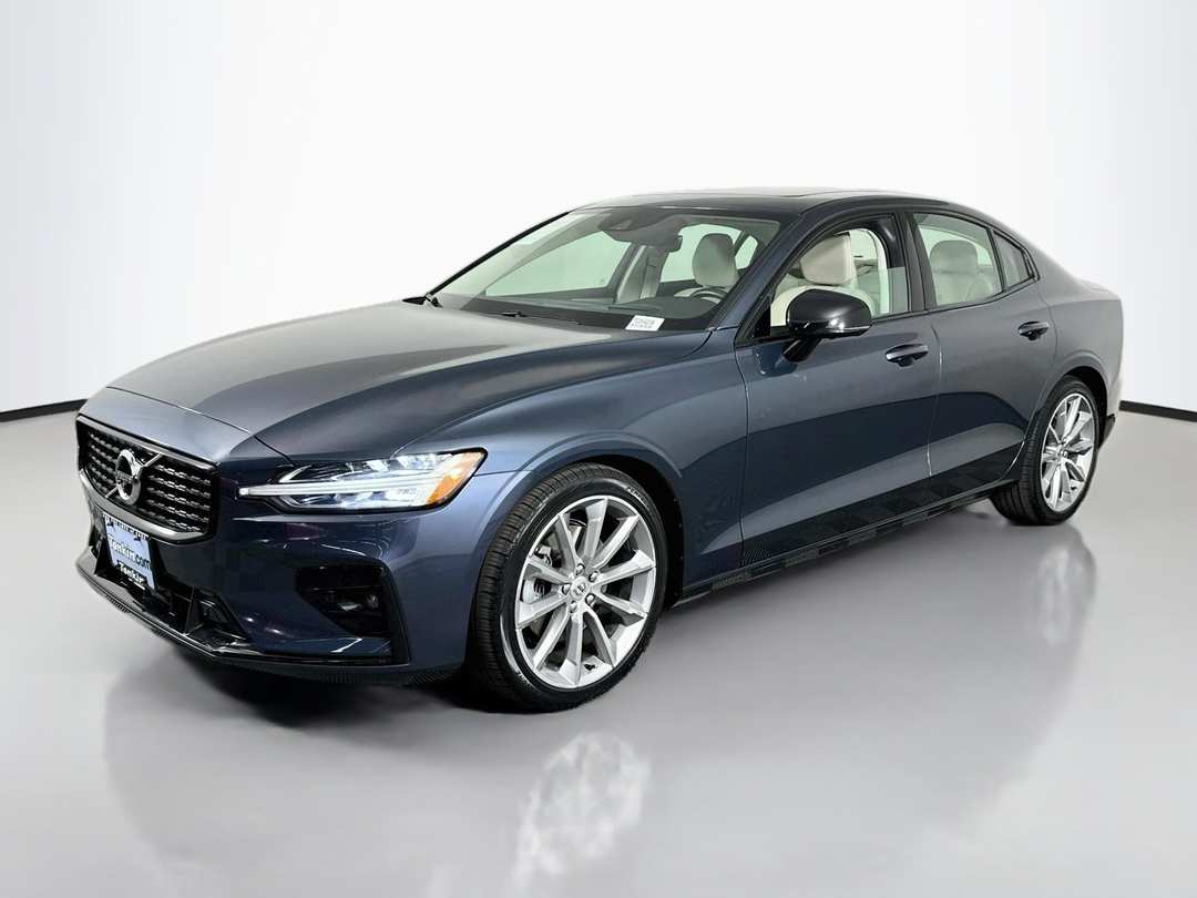 2021 Volvo S60 T5 Momentum - Image 3