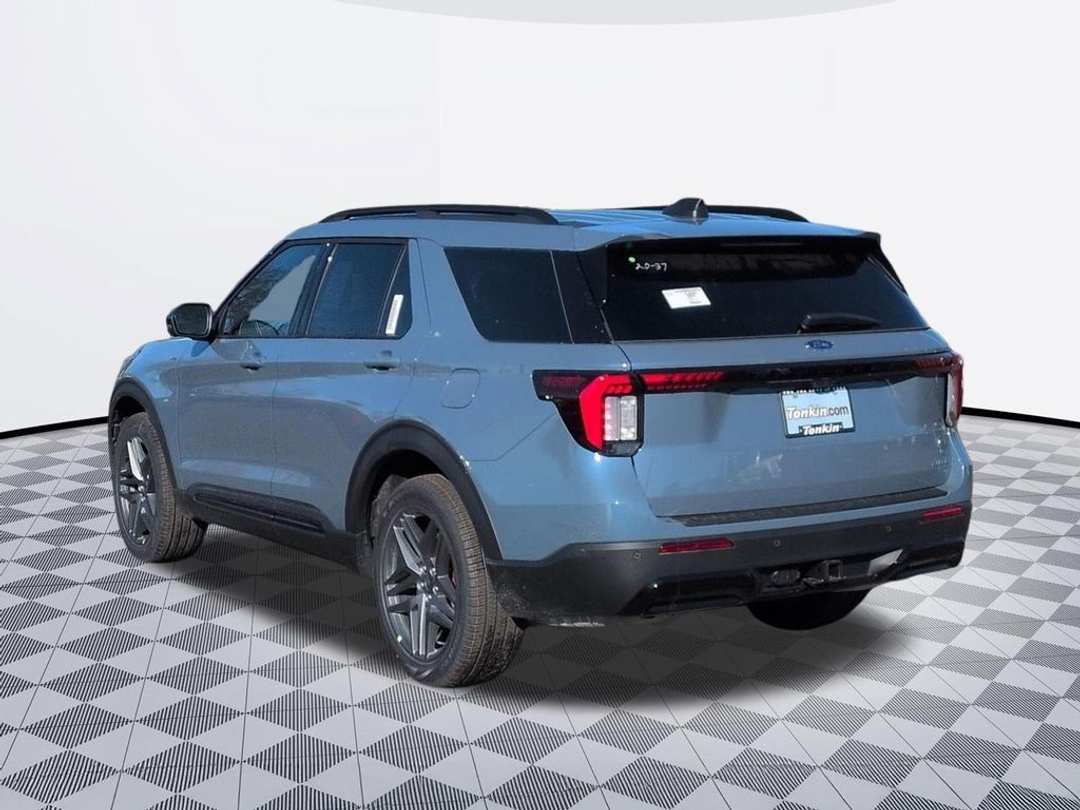2026 Ford Explorer STLine - Image 3