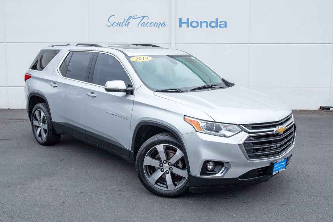 2018 Chevrolet Traverse 3LT - Image 2