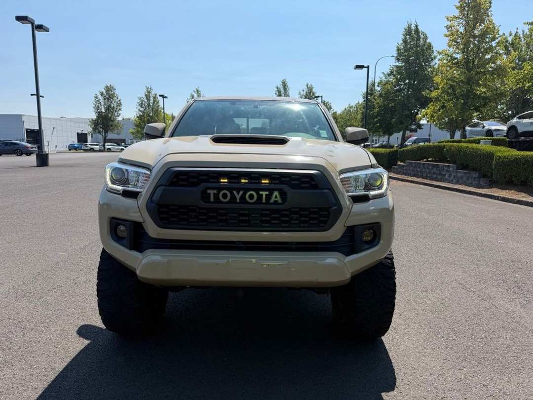 2016 Toyota Tacoma TRD Sport - Image 2