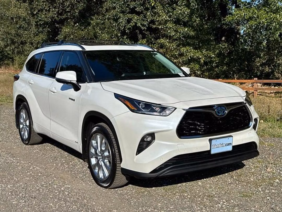 2021 Toyota Highlander Hybrid Limited - Image 2