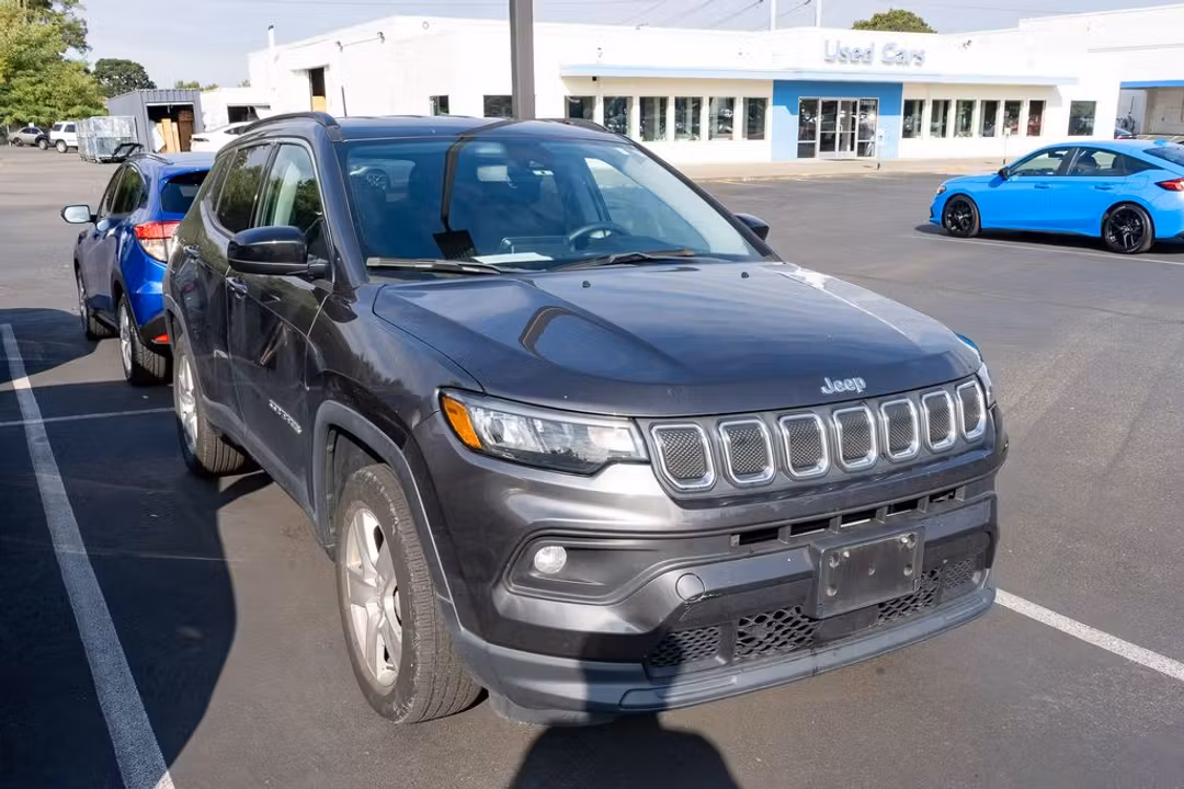 2022 Jeep Compass Latitude - Image 3