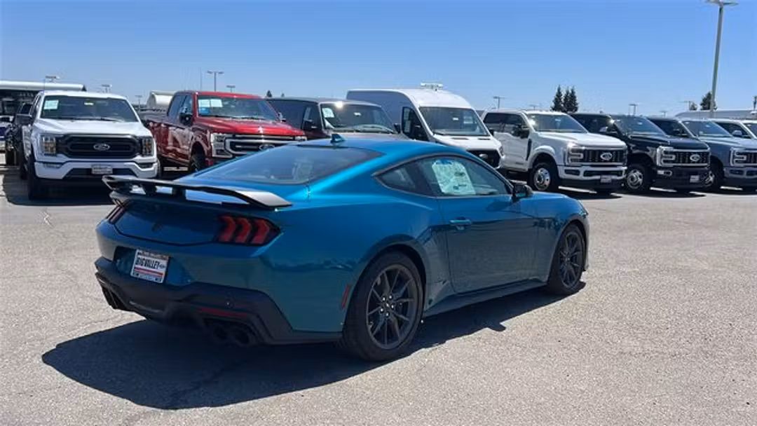 2026 Ford Mustang Dark Horse - Image 3
