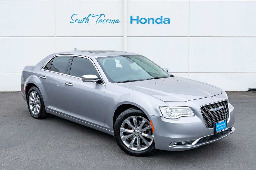 2018 Chrysler 300 Limited - Image 2