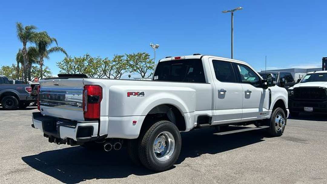 2026 Ford F-350Sd Platinum - Image 3