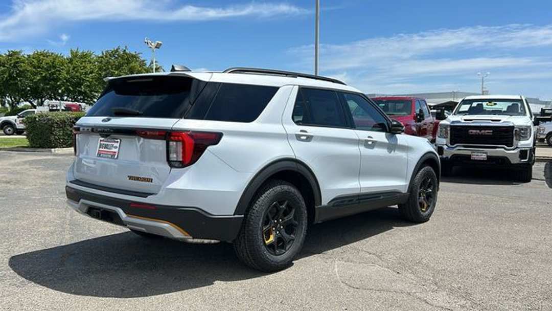 2026 Ford Explorer Tremor - Image 3