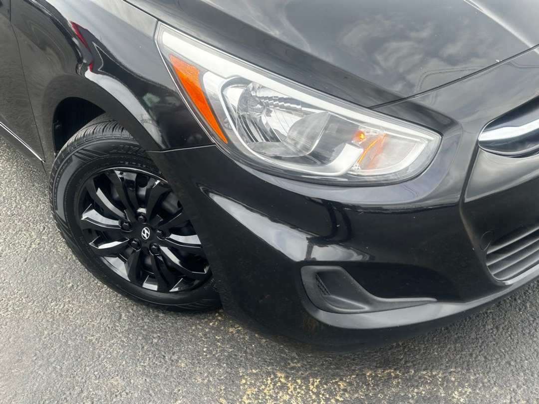 2015 Hyundai Accent GLS - Image 2