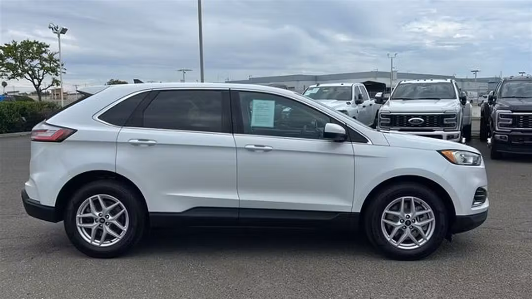 2022 Ford Edge SEL - Image 2