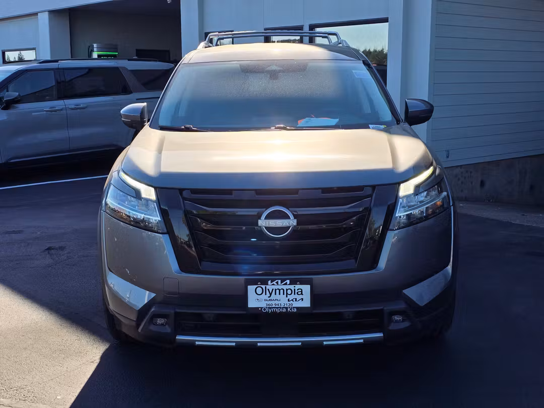 2023 Nissan Pathfinder SL - Image 2