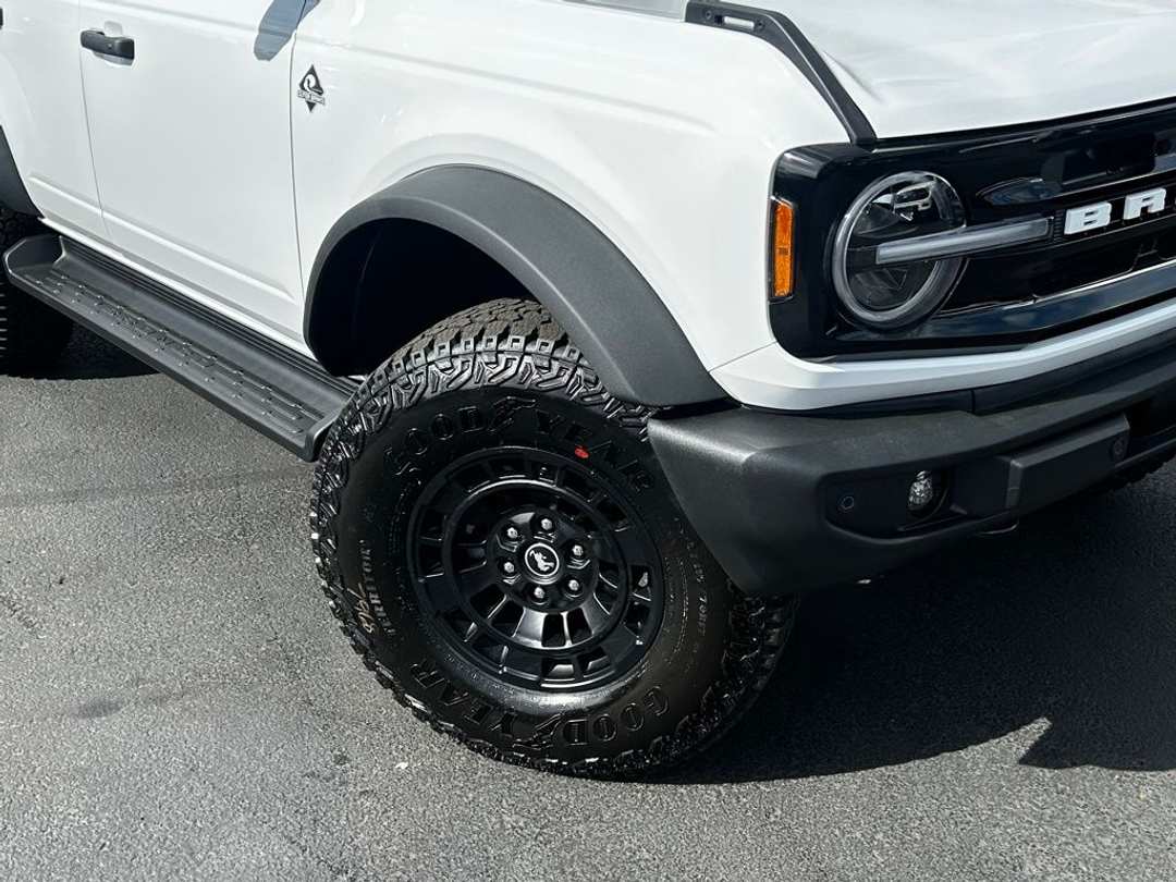 2026 Ford Bronco Outer Banks - Image 2