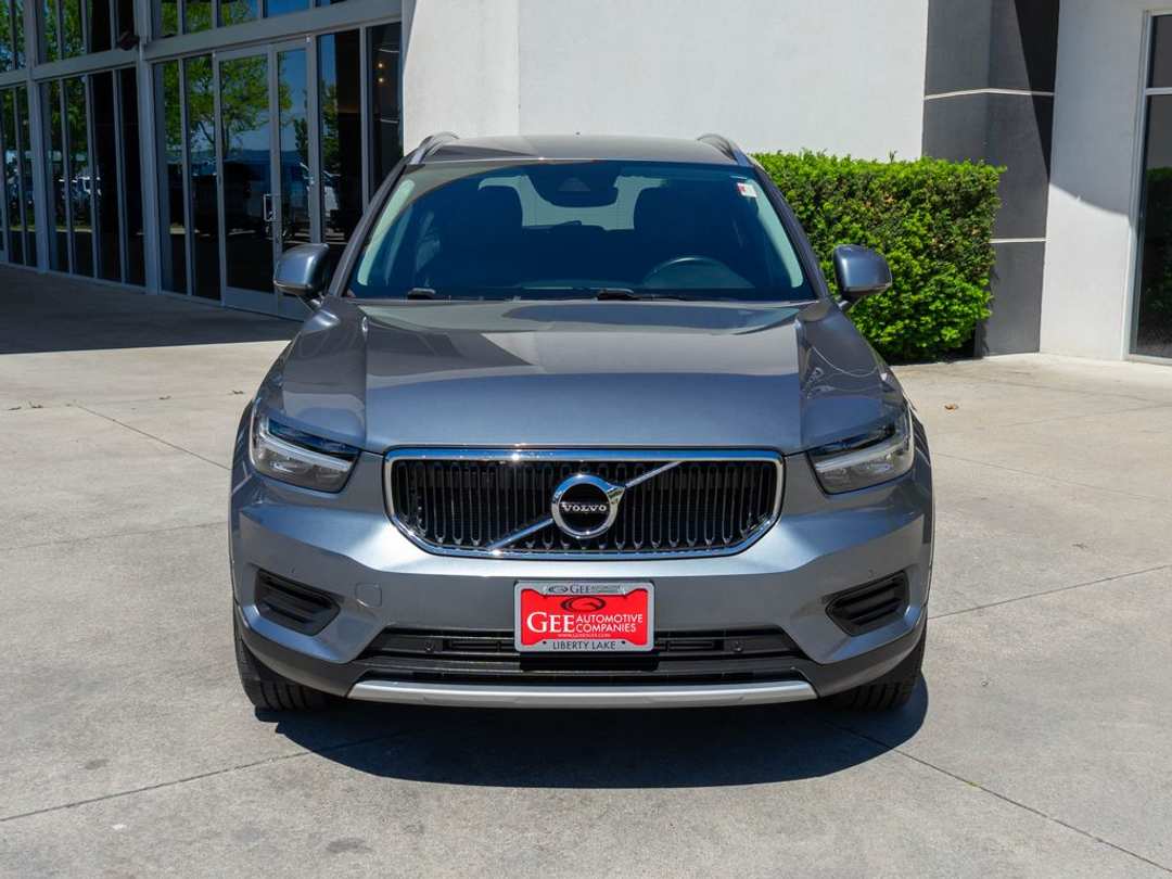 2019 Volvo Xc40 Momentum - Image 2