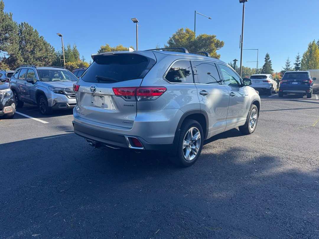 2017 Toyota Highlander Hybrid Limited - Image 3