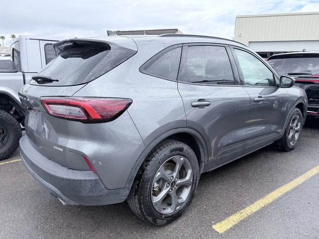 2025 Ford Escape STLine Select - Image 3
