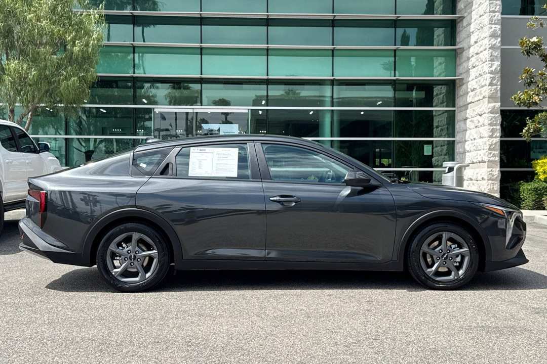 2025 Kia K4 LXS - Image 3