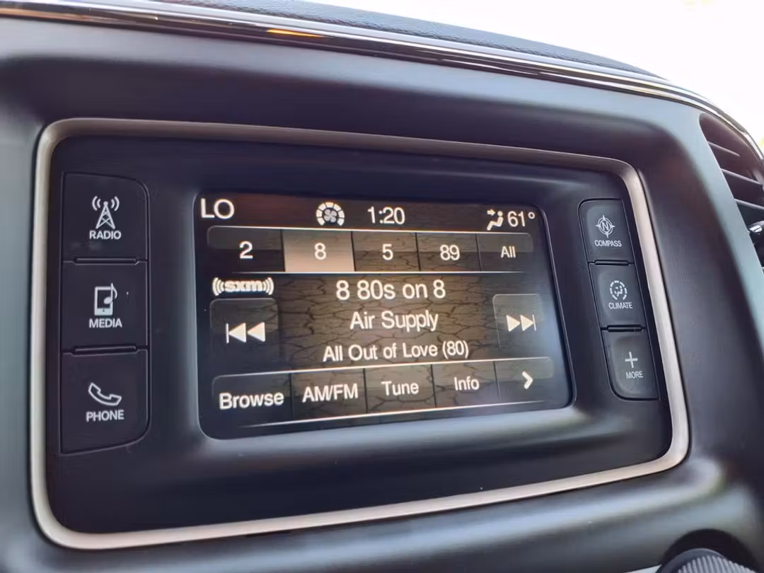 2017 Jeep Grand Cherokee Laredo - Image 3