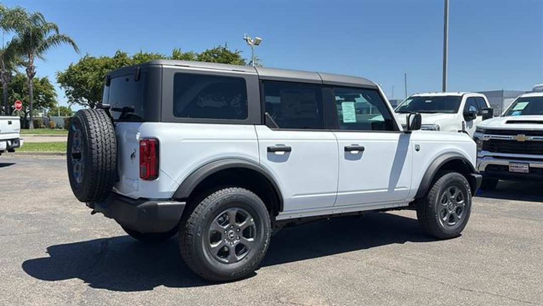 2026 Ford Bronco Big Bend - Image 3