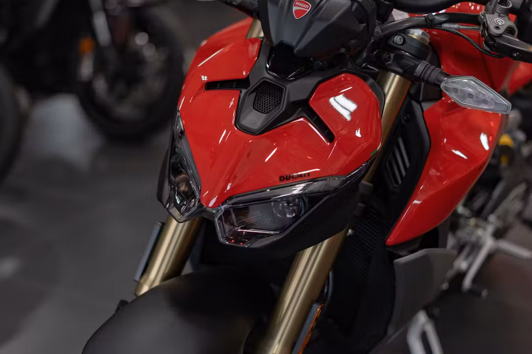 2026 Ducati Streetfighter V2 - Image 2