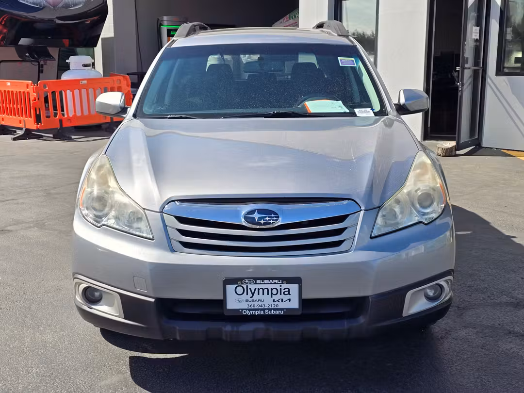 2010 Subaru Outback 2.5i Premium - Image 2