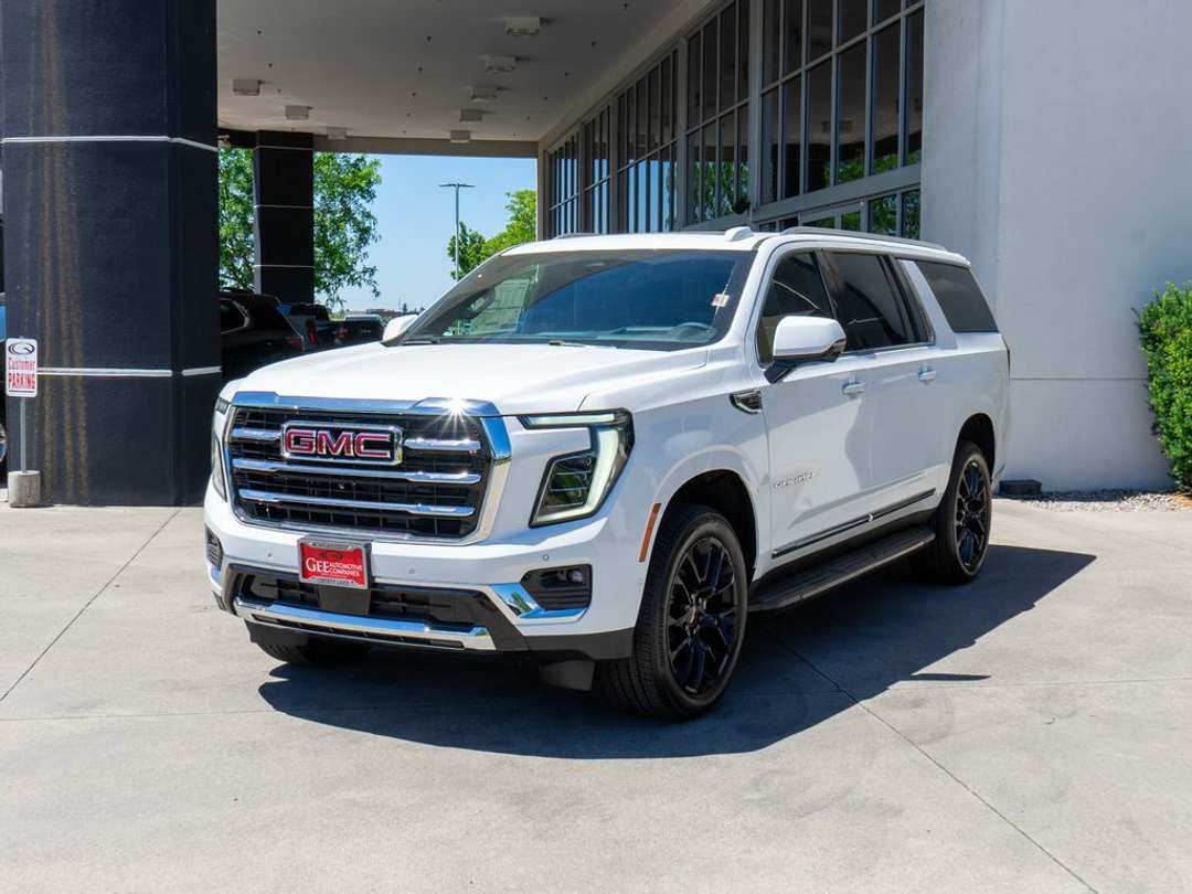 2026 GMC Yukon Xl Elevation - Image 3
