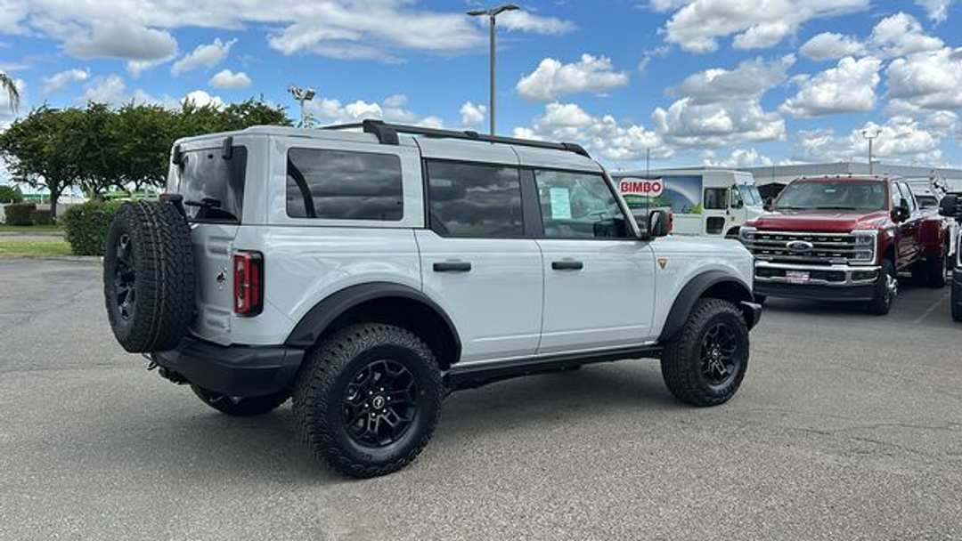 2026 Ford Bronco Badlands - Image 3