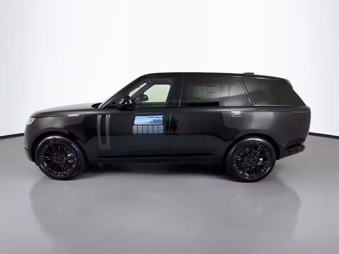 2026 Land Rover Range Rover SE - Image 2