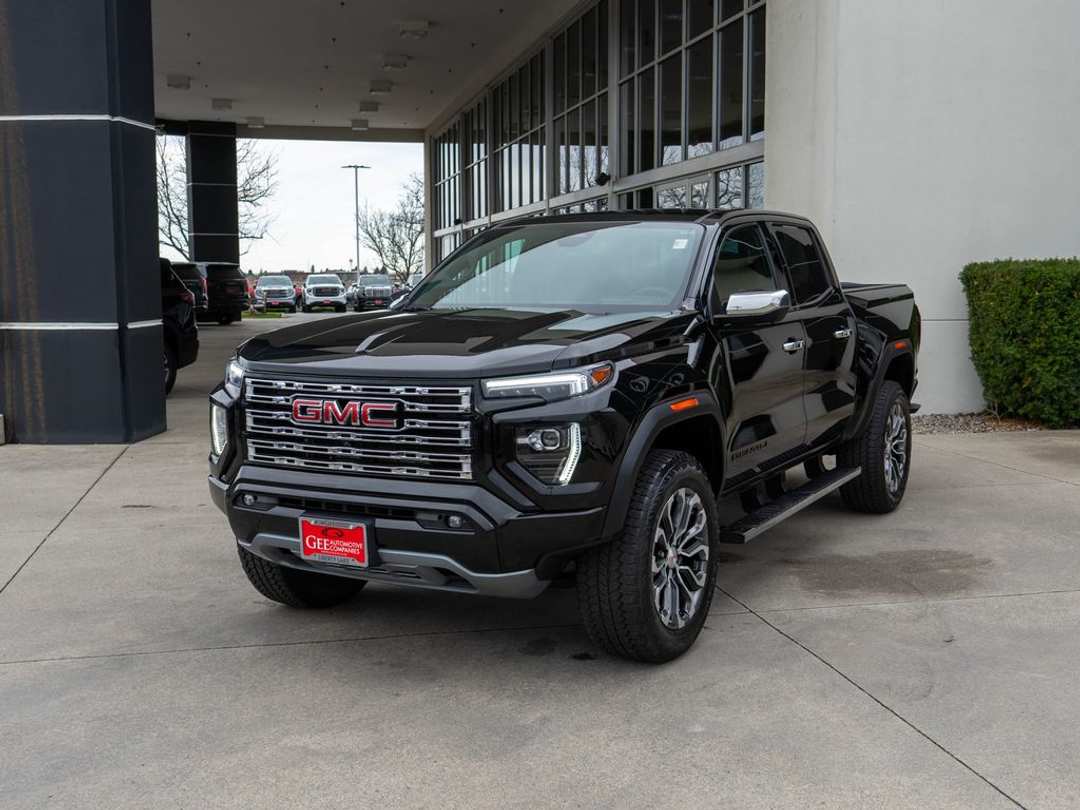 2023 GMC Canyon Denali - Image 3