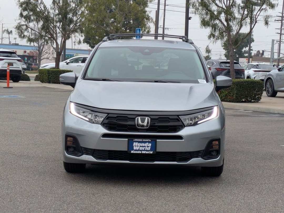 2026 Honda Odyssey Touring - Image 3