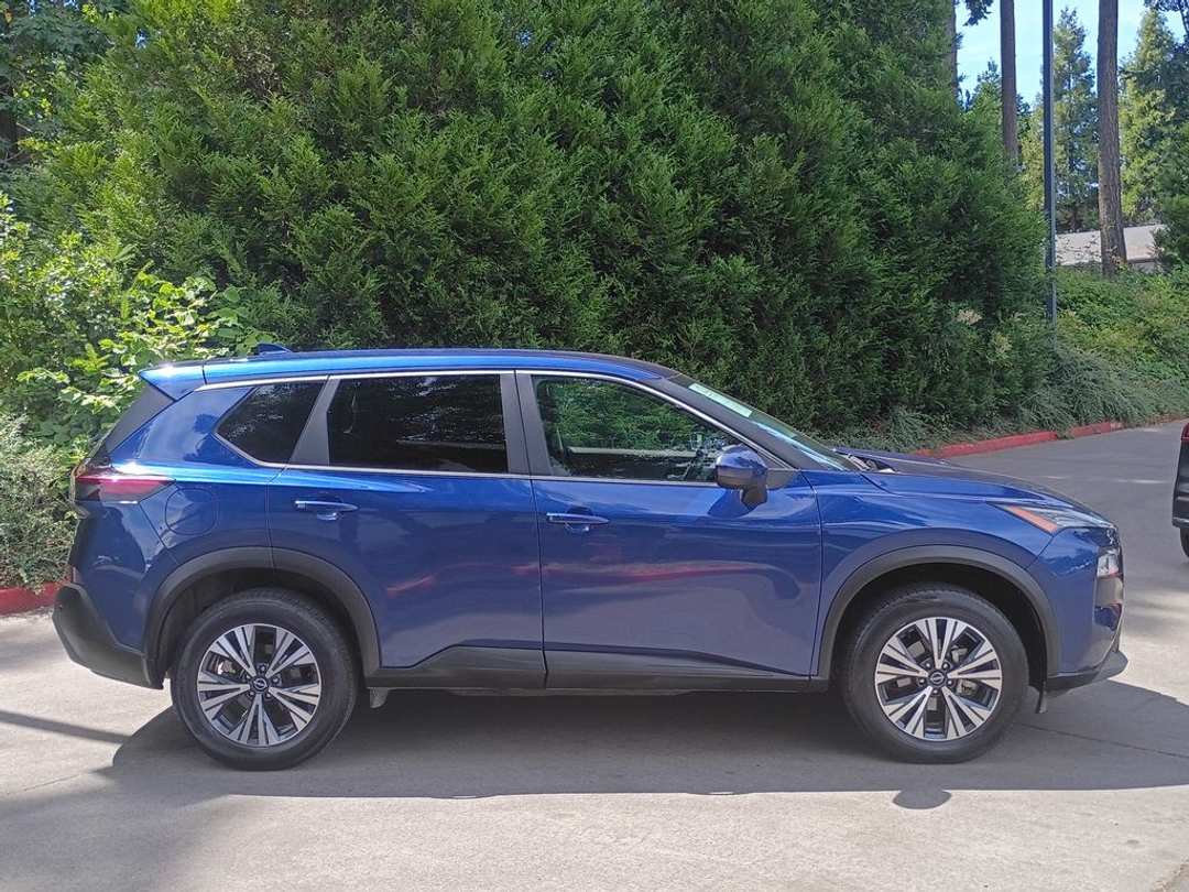 2023 Nissan Rogue SV - Image 3