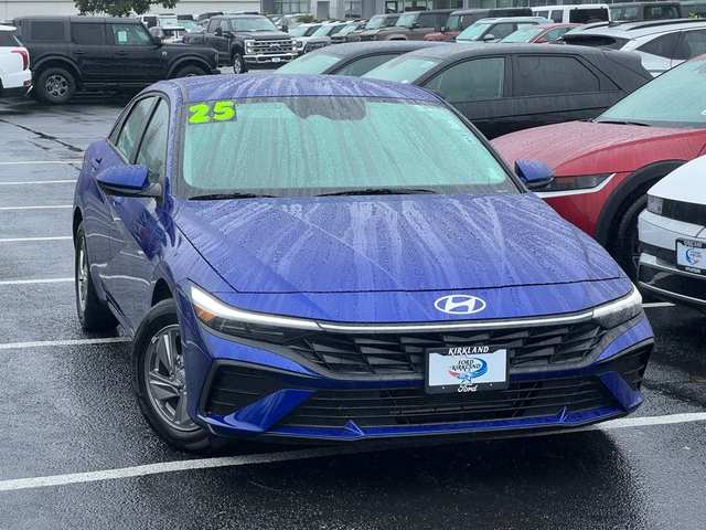 2025 Hyundai Elantra SE