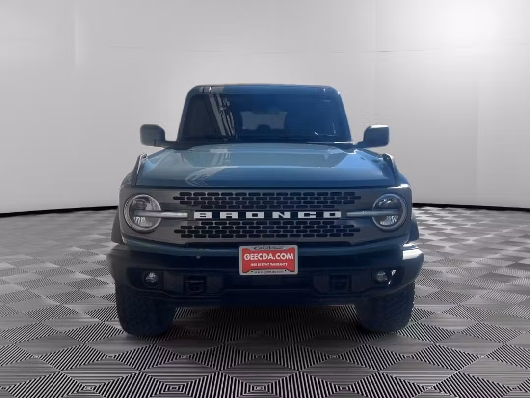 2022 Ford Bronco Badlands - Image 2