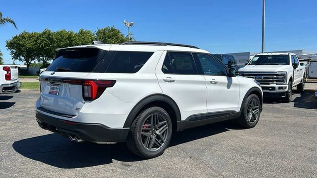 2026 Ford Explorer ST - Image 3