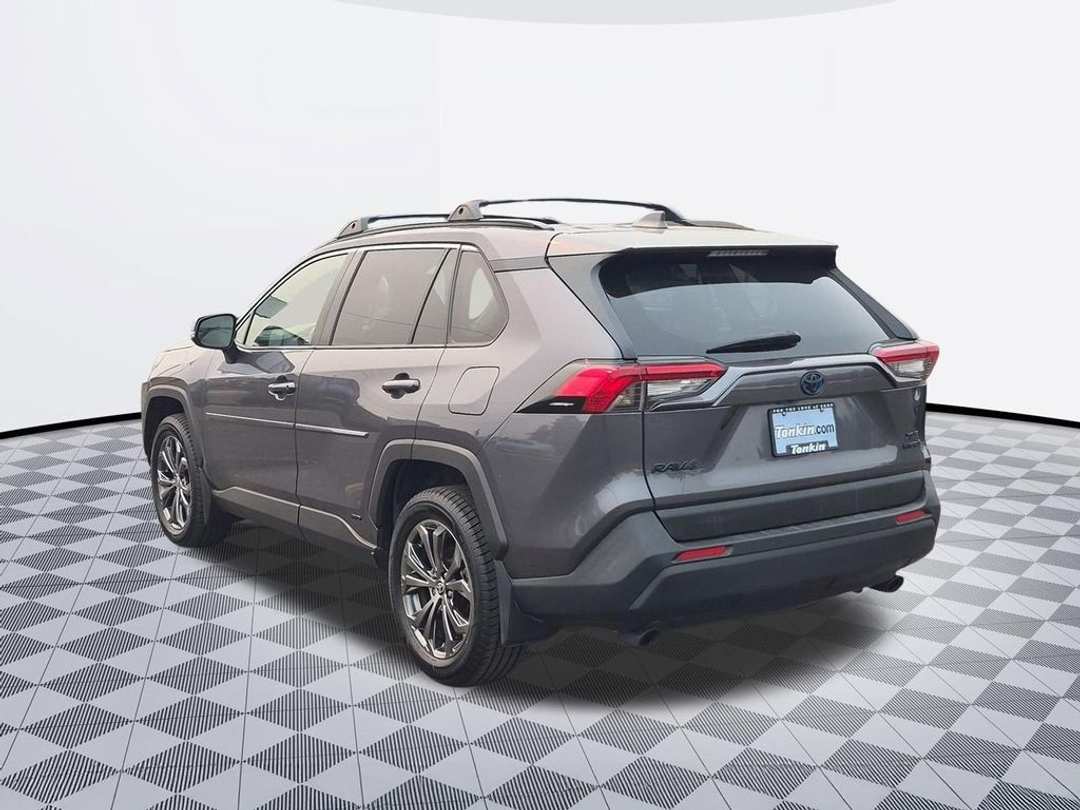 2022 Toyota Rav4 Hybrid XLE Premium - Image 3
