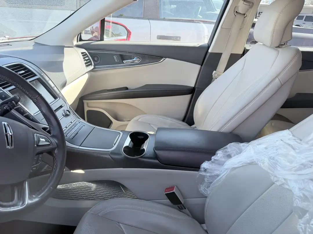 2016 Lincoln Mkx Reserve - Image 2