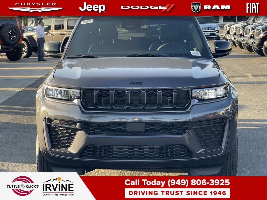 2026 Jeep Grand Cherokee Laredo Altitude - Image 2