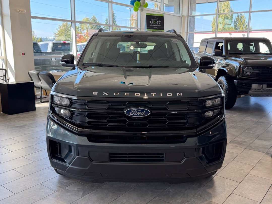 2026 Ford Expedition Max Active - Image 2
