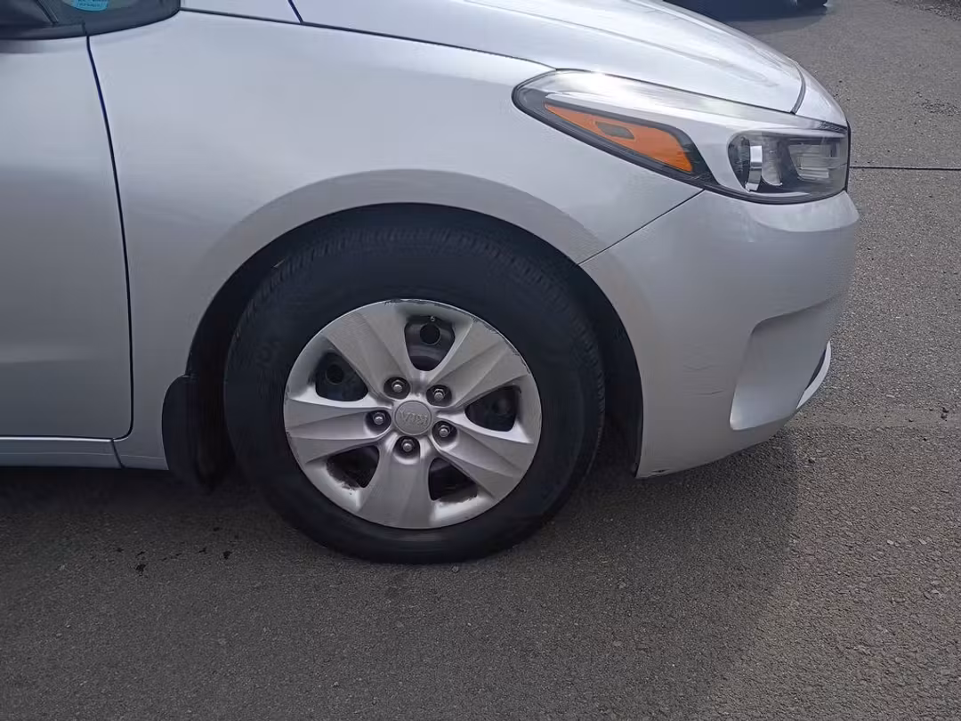 2017 Kia Forte5 LX - Image 2
