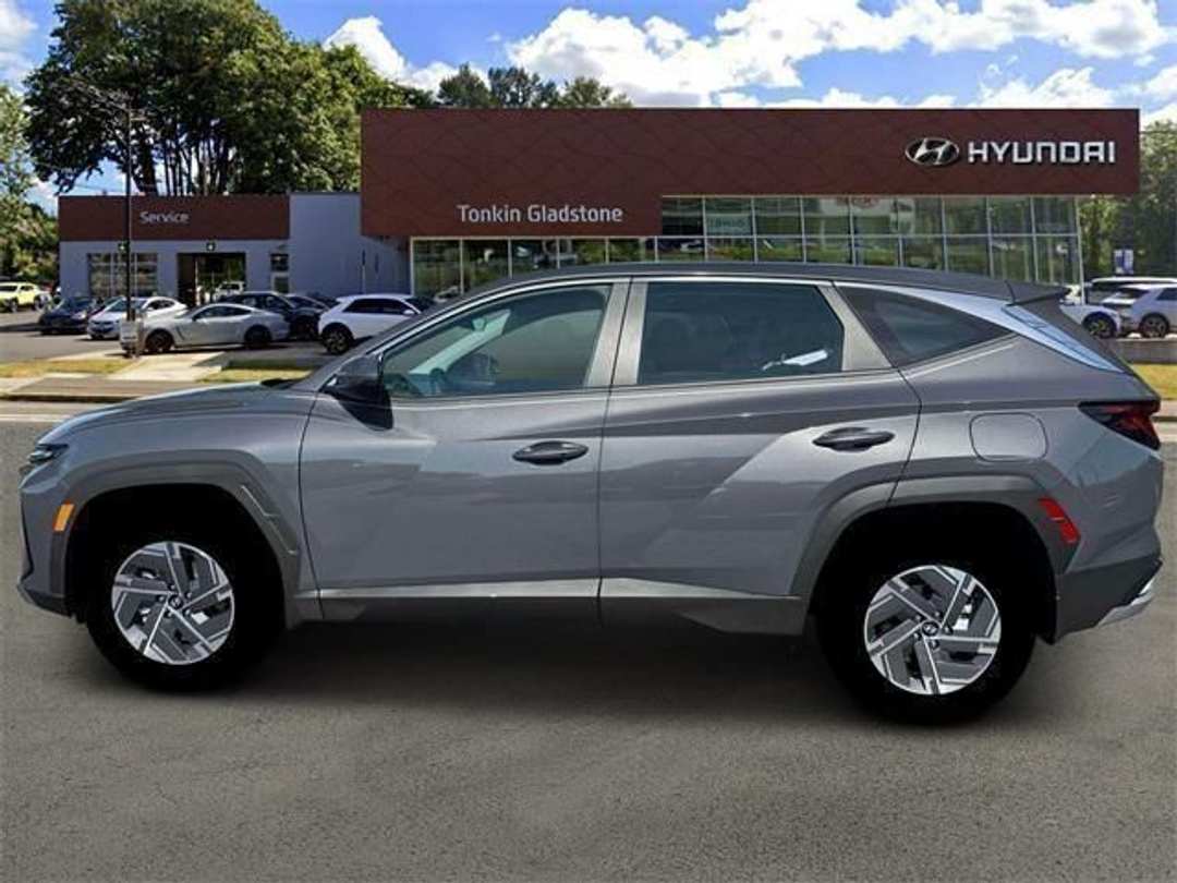 2026 Hyundai Tucson Hybrid Blue SE - Image 3
