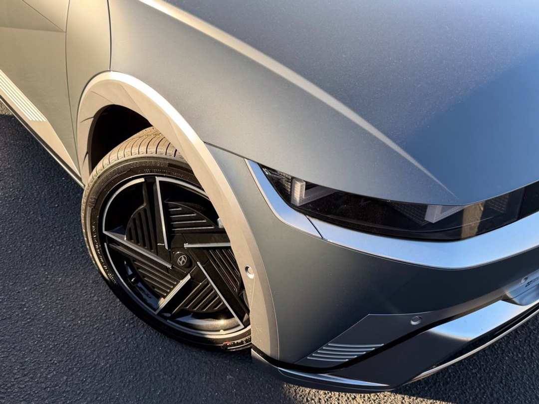 2027 Hyundai Ioniq 5 Limited - Image 2
