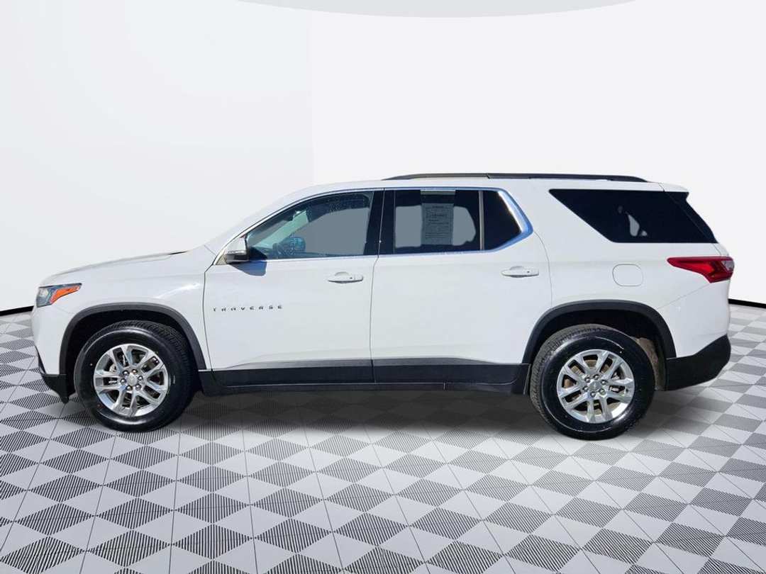 2021 Chevrolet Traverse LT Leather - Image 3