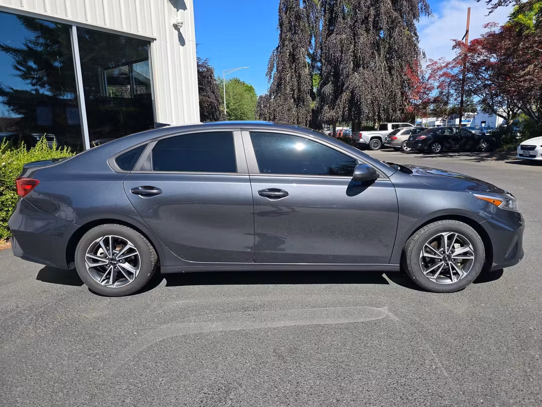 2022 Kia Forte LXS - Image 3
